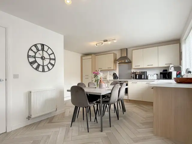 Dove Court, Elgin