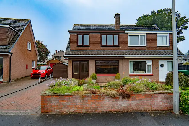 4 West Mackenzie Park, Inverness IV2 3ST