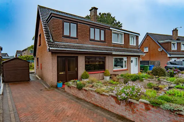 4 West Mackenzie Park, Inverness IV2 3ST