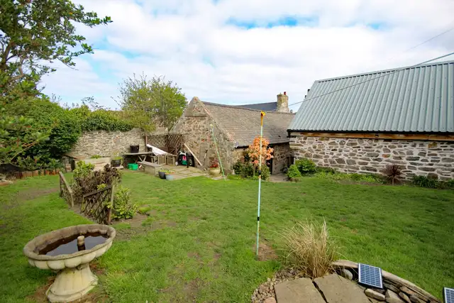Stravaig, 46-48 Seafield Street