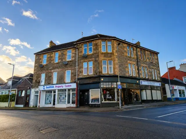 Flat1/2 Balagan Buildings Auchamore Rd, Dunoon, PA23 7DY