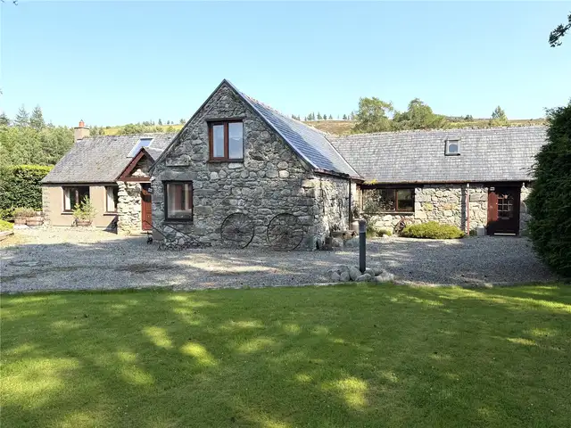 Swallow Cottage, Croachy, Farr, IV2 6UB