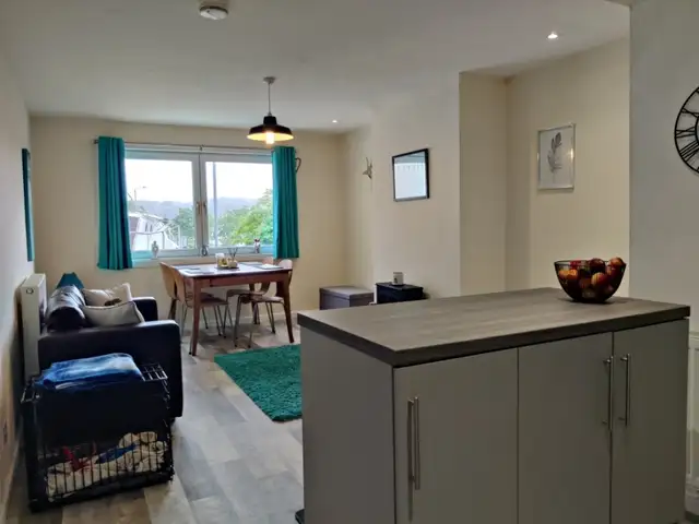 4 Duncans Cottages Grahams Point, Kilmun, PA23 8RY