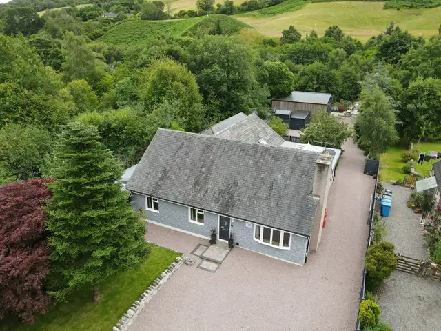 Linne Dhuinn, West Lewiston, Drumnadrochit, IV63 6UW