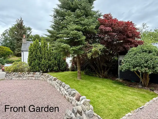 Linne Dhuinn, West Lewiston, Drumnadrochit, IV63 6UW