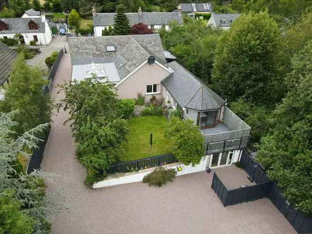 Linne Dhuinn, West Lewiston, Drumnadrochit, IV63 6UW