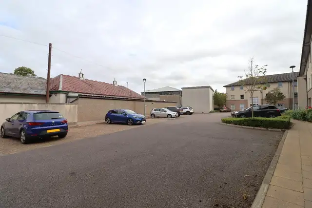 42 Bishops Park Inverness IV3 5SZ