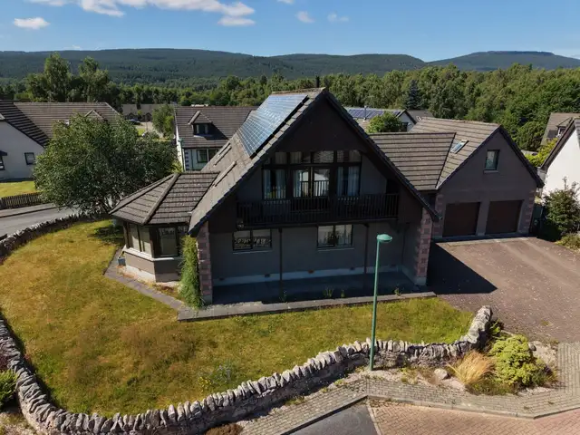 19 Dalfaber Park, Aviemore  **Reduced Price!**