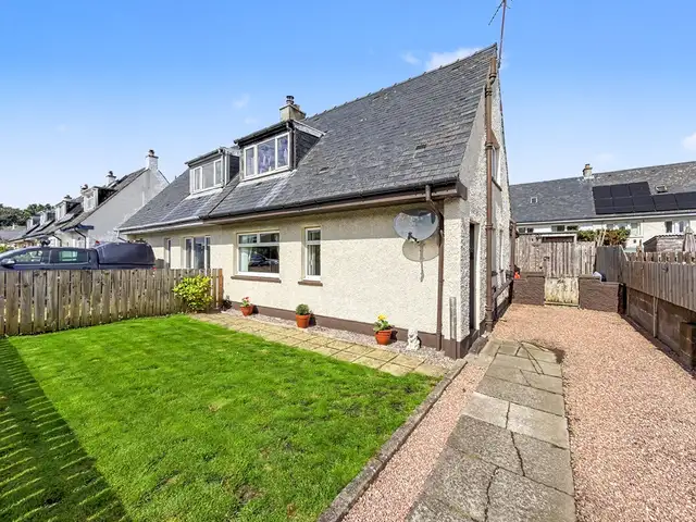 64 Lorn Road, Dunbeg, Argyll, PA37 1QQ